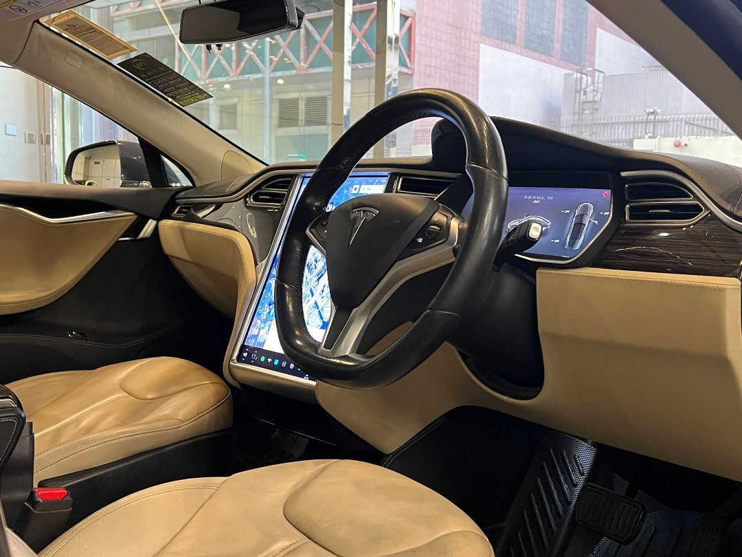 Tesla  Model S 60 Auto62863174337411114