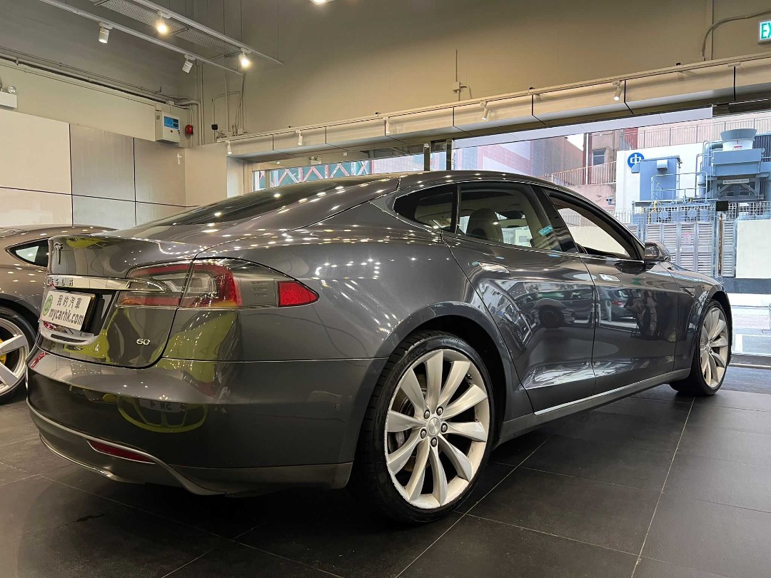 Tesla  Model S 60 Auto62863174337411113