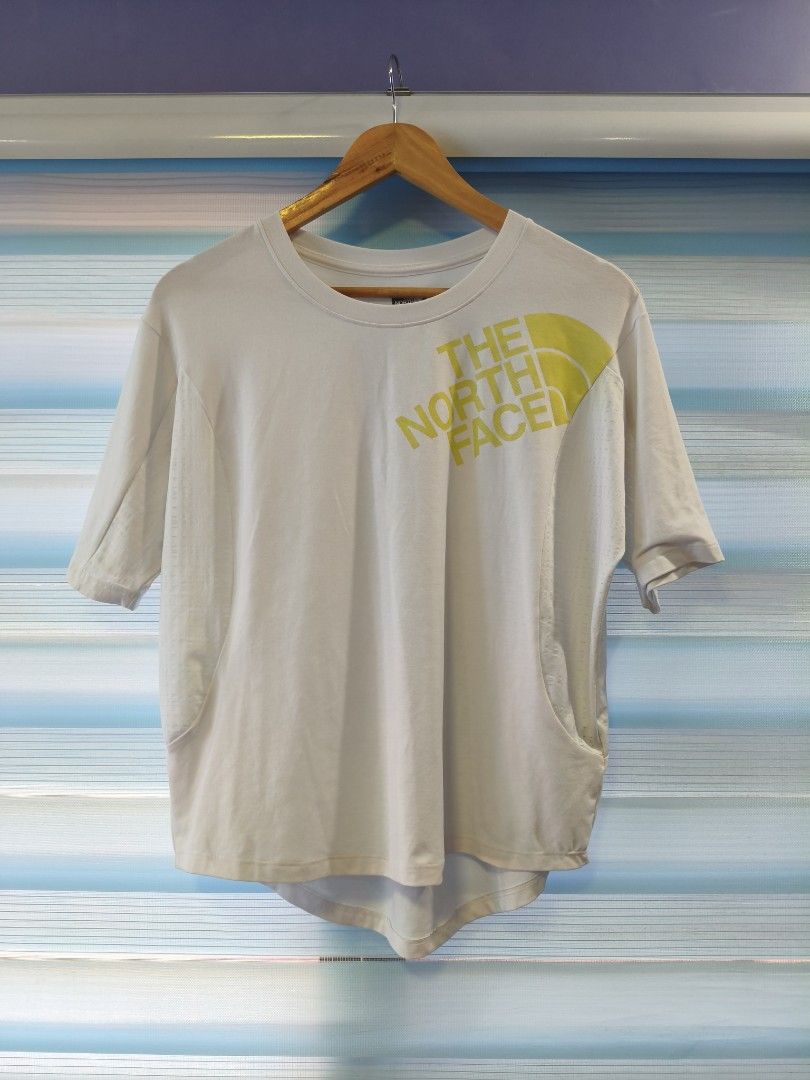 The North Face Shirt Flash Dry (Category: Activewear) located in Caloocan City. Submitted by Stitik (Listing ID 1368290817, Image 1). Description: 20.5Wx22L(25back) no flaws for woman asian medium us small.