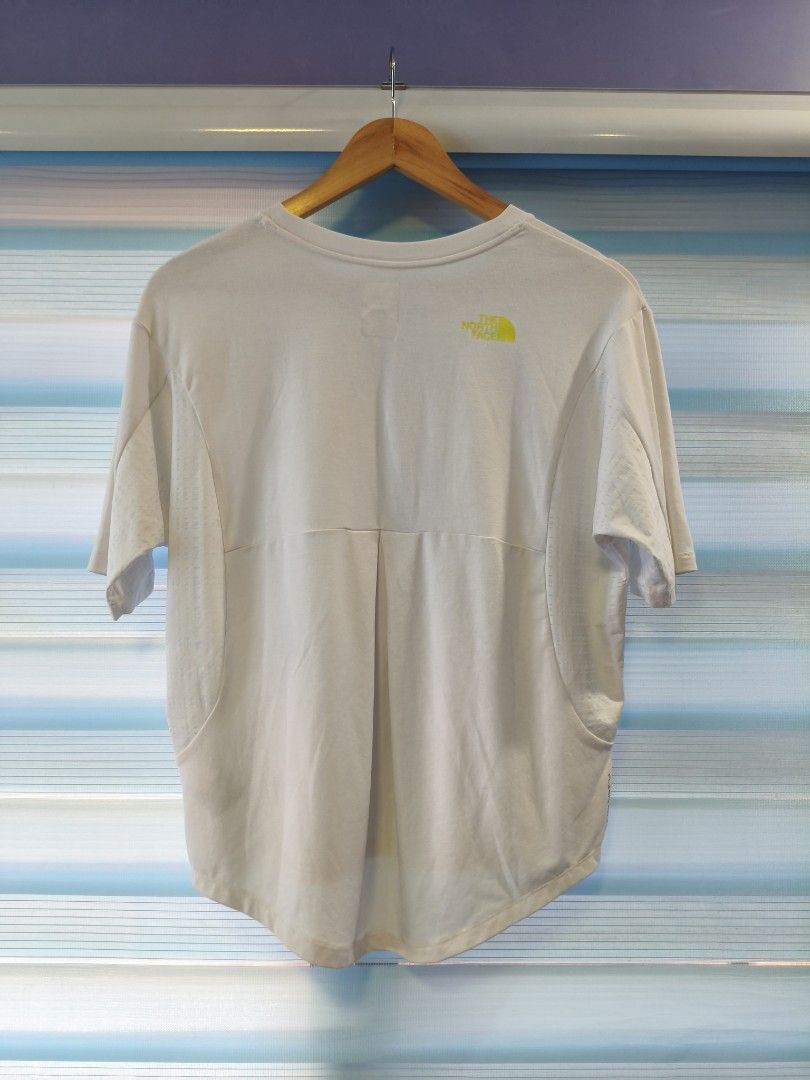 The North Face Shirt Flash Dry (Category: Activewear) located in Caloocan City. Submitted by Stitik (Listing ID 1368290817, Image 2). Description: 20.5Wx22L(25back) no flaws for woman asian medium us small.