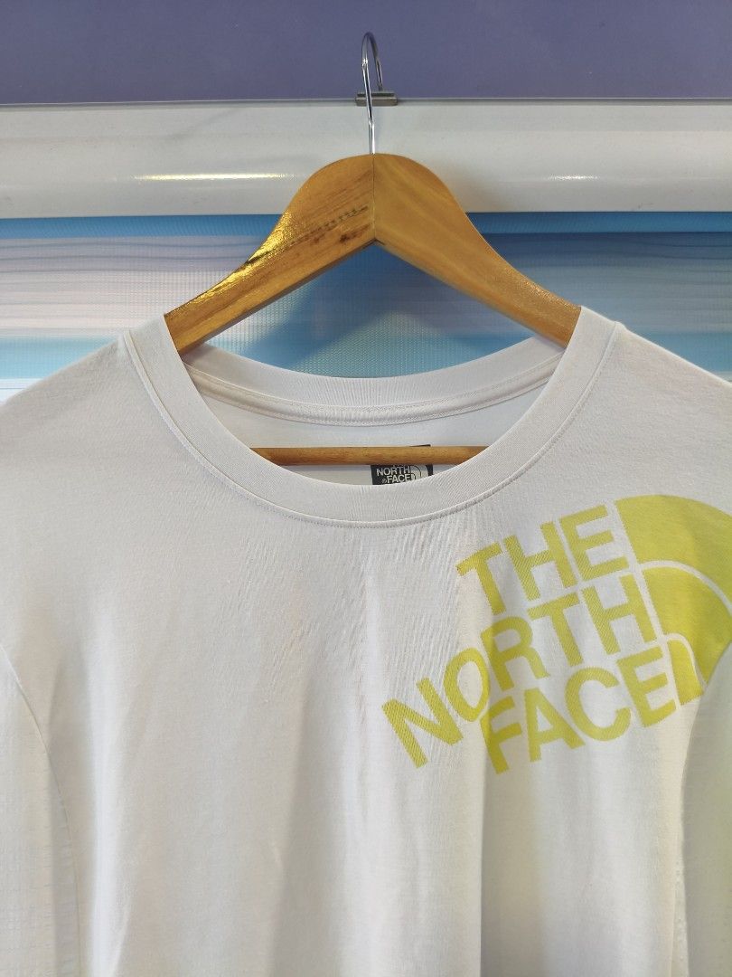 The North Face Shirt Flash Dry (Category: Activewear) located in Caloocan City. Submitted by Stitik (Listing ID 1368290817, Image 3). Description: 20.5Wx22L(25back) no flaws for woman asian medium us small.