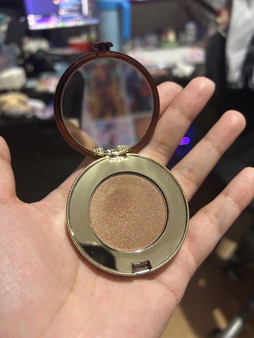 Too Faced Chocolate Gold Soleil mini (Category: Makeup) located in Makati City. Submitted by carlathecat (Listing ID 1368392861, Image 3). Description: Bought from Sephora a few years ago, honestly don’t want to let go but need to declutter Swatched once.