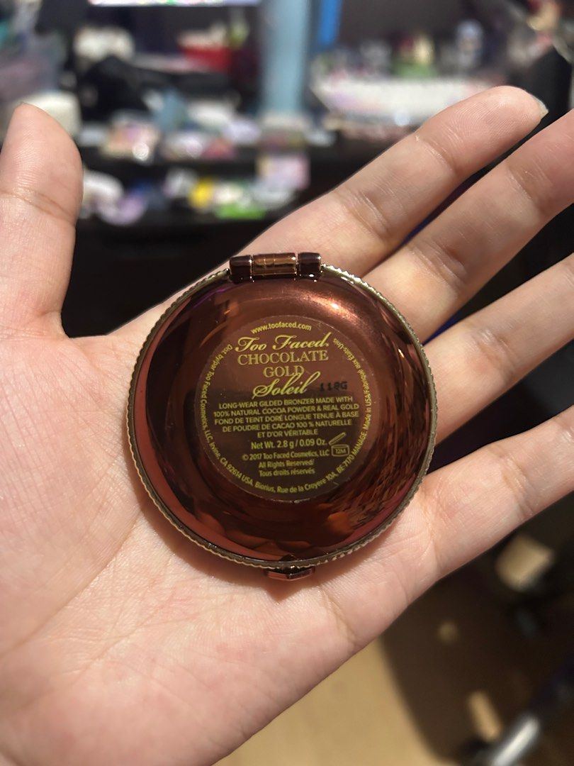 Too Faced Chocolate Gold Soleil mini (Category: Makeup) located in Makati City. Submitted by carlathecat (Listing ID 1368392861, Image 2). Description: Bought from Sephora a few years ago, honestly don’t want to let go but need to declutter Swatched once.