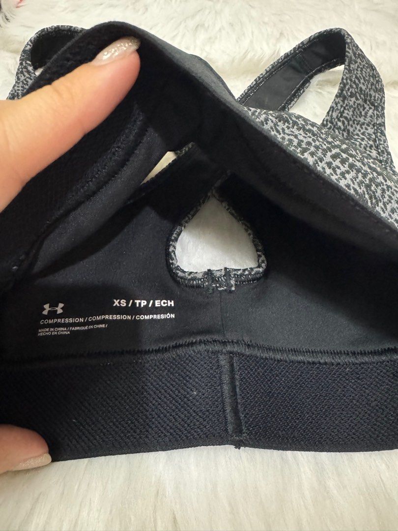 Under Armour Sports Bra (Category: Activewear) located in Manila. Submitted by mickeyshoppes (Listing ID 1368215201, Image 3). Description: Authentic Brand new Bought in 🇨🇦 Money back if proven fake.