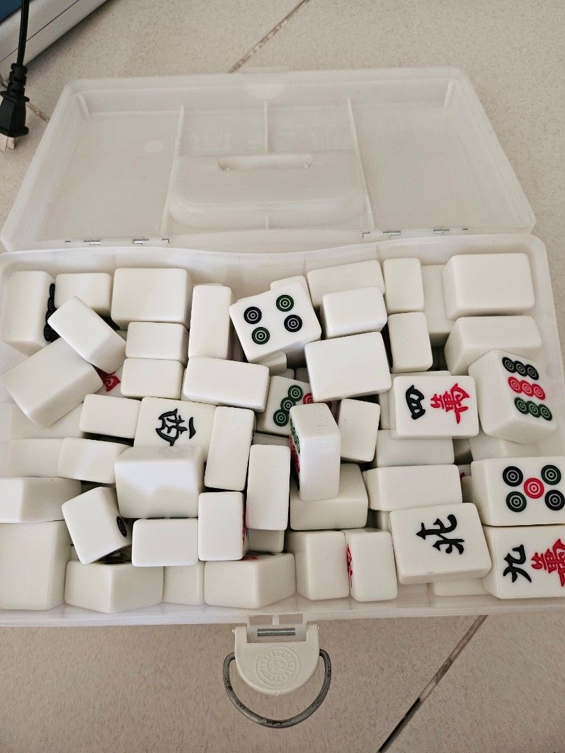 vintage mahjong set ivory resin (Category: Board Games & Puzzles) located in Makati City. Submitted by pink.essence (Listing ID 1368304111, Image 2). Description: got this from china authentic mahjong set ivory white made from resin.