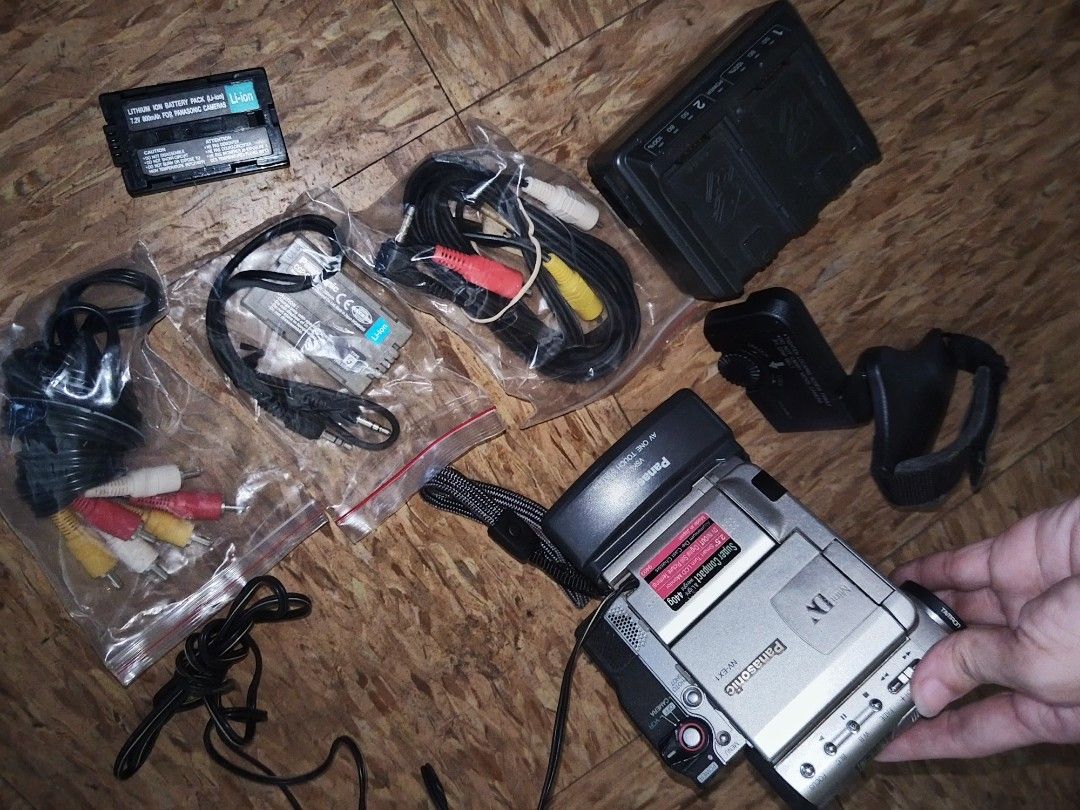 VINTAGE OLD PANASONIC CAMERA (DEFECT) FIXED PRICE (Category: Cameras) located in Quezon City. Submitted by kuuselasy53849 (Listing ID 1368274935, Image 3). Description: defect complete set i think maayos pa ito... for collection PRICE IS FIRM, ALREADY PRICE REDUCTION.
