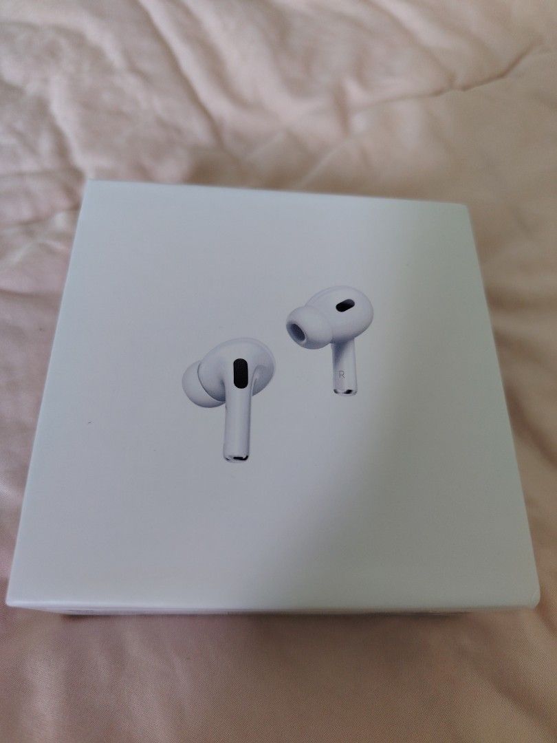 Wireless Earpiece (Category: Earphones) located in Singapore. Submitted by thessert (Listing ID 1368229557, Image 1). Description: Wireless earpiece that works well with any device. No brand..