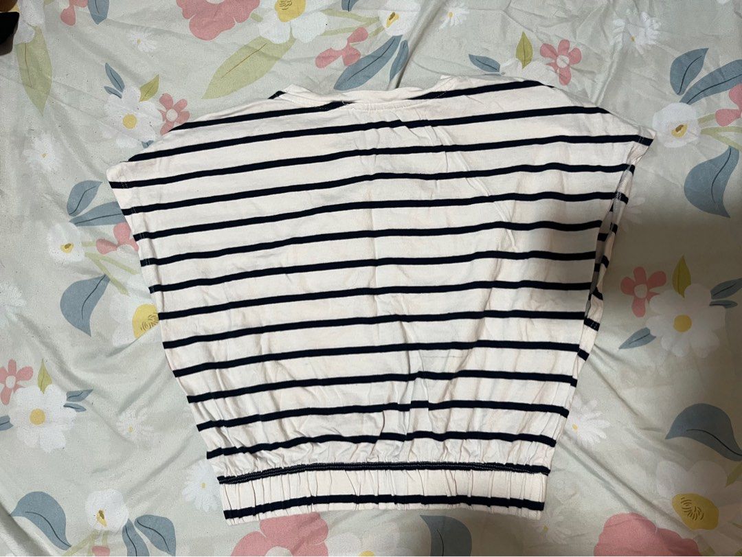 Zara Stripes Semi-cropped Shirt (Category: Shirts) located in Calasiao. Submitted by tin924 (Listing ID 1368286849, Image 2). Description: Zara Semi crop No flaws White and dark blue color combination Small on tag.