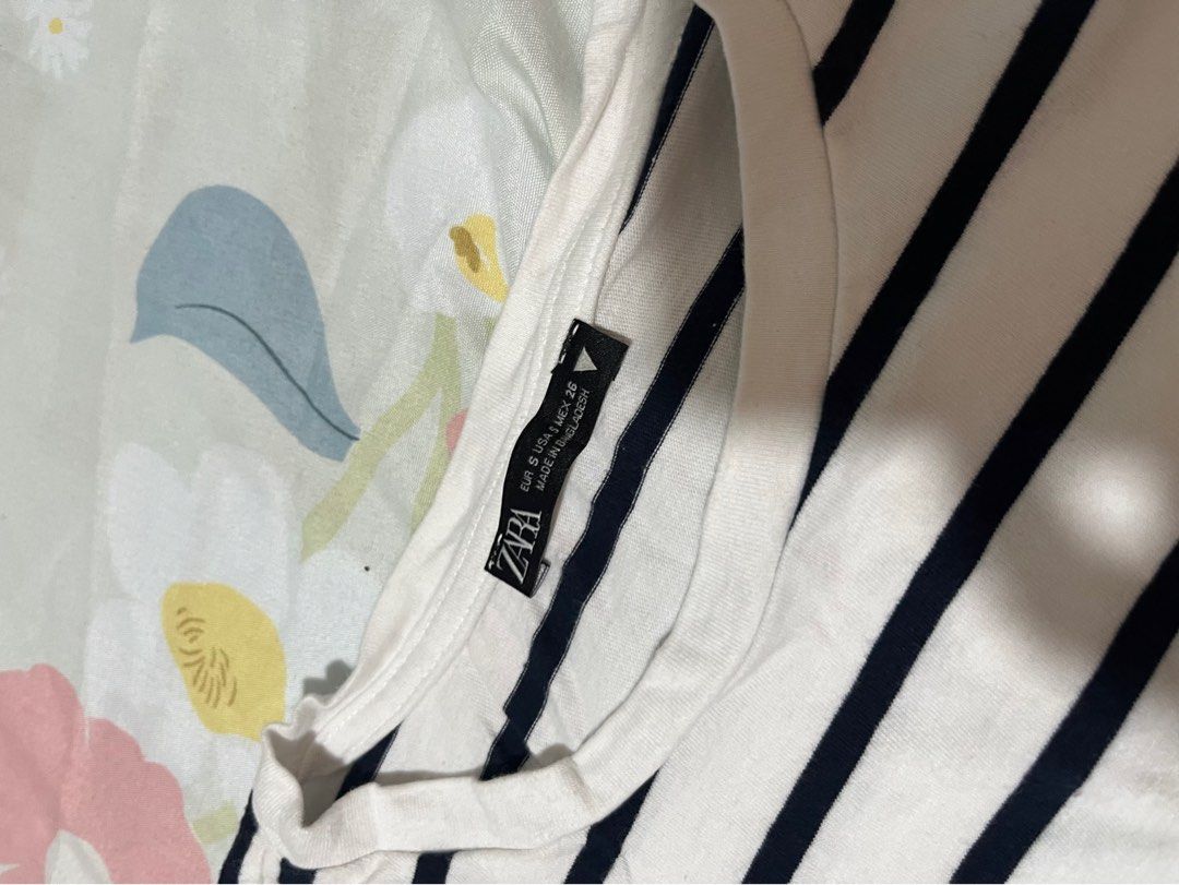 Zara Stripes Semi-cropped Shirt (Category: Shirts) located in Calasiao. Submitted by tin924 (Listing ID 1368286849, Image 3). Description: Zara Semi crop No flaws White and dark blue color combination Small on tag.