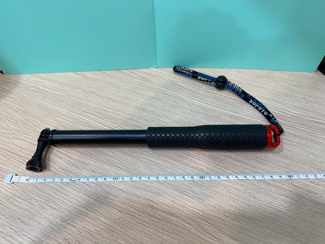 由 g_a_r_y (刊登 ID 1368465831，圖片 1) 提交，位於 台北市 (Taipei) 的 運動攝影機自拍桿(二手） (類別：其他攝影配件)，說明：運動攝影機自拍桿 目前無在使用，故售出 收折：約30CM左右 展開：約95CM左右。