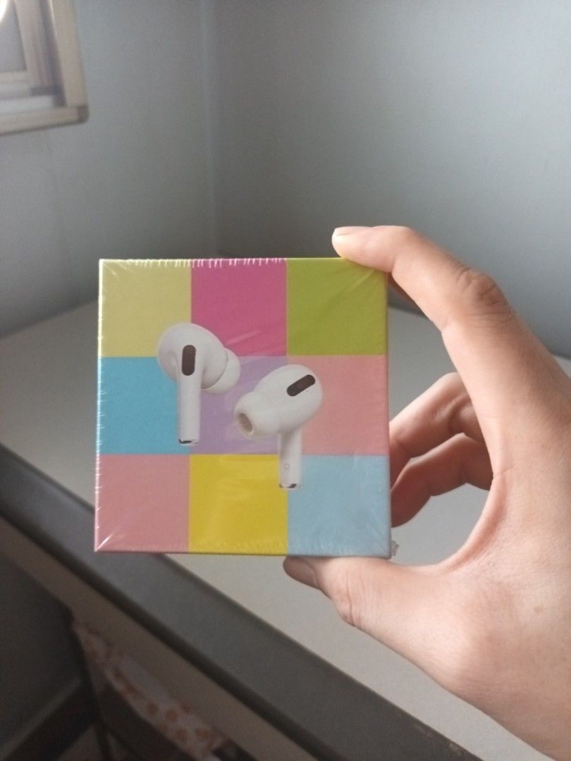 Airpods (Category: Headphones & Headsets) located in Singapore. Submitted by Faust8790 (Listing ID 1368423987, Image 1). Description: airpods brand new still in foil bought it never used.