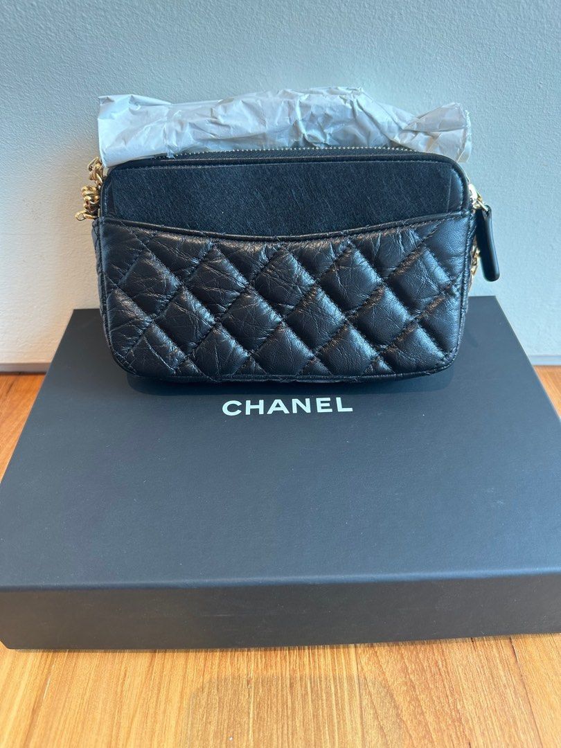 Authentic Chanel 2.55 Wallet On Chain 22A (Category: Luxury Bags & Wallets) located in Quezon City. Submitted by breakmyfashion (Listing ID 1368513143, Image 2). Description: A versatile piece can be use as shoulder bag, cross body and belt bag. It can fit iPhone 14 promax. .