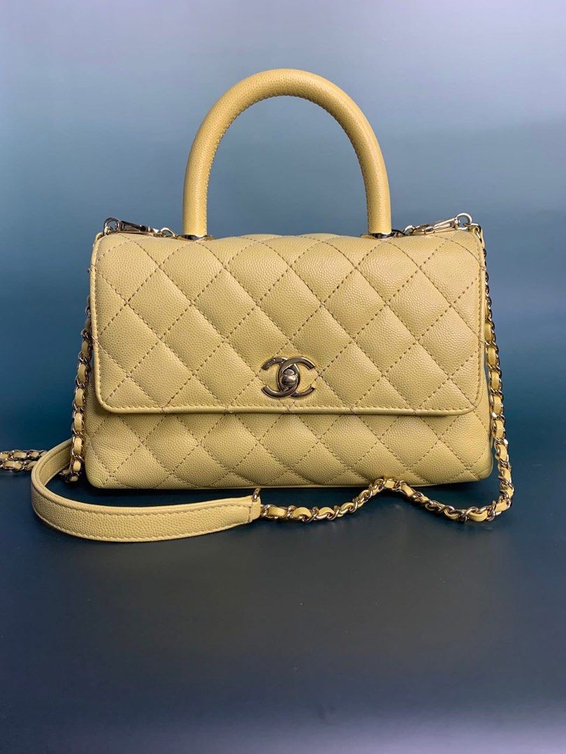 Authentic ⭐️chanelcoco handle size small (Category: Luxury Bags & Wallets) located in Quezon City. Submitted by jhaediah (Listing ID 1368525883, Image 1). Description: ⭐️chanelcoco handle size small Microchip! With box, paperbag, booklet, & tags.