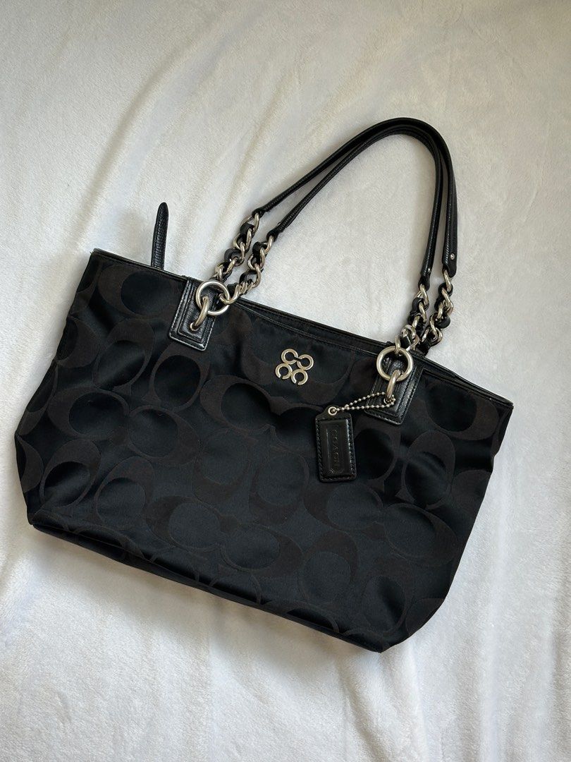 Authentic Coach Canvas Tote Bag (Category: Tote Bags) located in Makati City. Submitted by ribsclutter (Listing ID 1368480961, Image 2). Description: Authentic Coach Canvas Black Tote Sourced from Japan 🇯🇵 No issues / Good as new 📍Makati City MOP: Gcash upon handing over to rider MOD: J&T / Lalamove / Same day delivery .