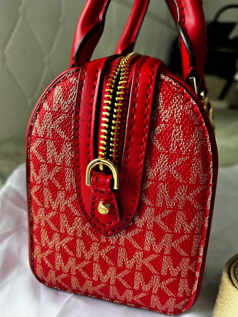 Authentic Michael Kors Jet Set XS Duffel (Category: Luxury Bags & Wallets) located in Paranaque City. Submitted by chayfigz (Listing ID 1368565566, Image 3). Description: REPRICED. Di halos nagamit to. Can pass as brand new. Bought in Canada. Not easily found here sa Pinas. Very clean, smooth and no issues at all. Michael Kors Travel Mini Duffle 2 way Satchel, also known as a crossbody bag. It features the brand's signature logo print and is desi