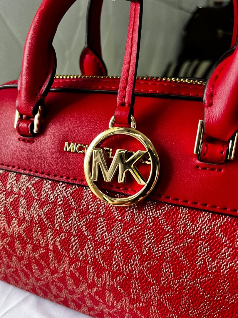 Authentic Michael Kors Jet Set XS Duffel (Category: Luxury Bags & Wallets) located in Paranaque City. Submitted by chayfigz (Listing ID 1368565566, Image 2). Description: REPRICED. Di halos nagamit to. Can pass as brand new. Bought in Canada. Not easily found here sa Pinas. Very clean, smooth and no issues at all. Michael Kors Travel Mini Duffle 2 way Satchel, also known as a crossbody bag. It features the brand's signature logo print and is desi