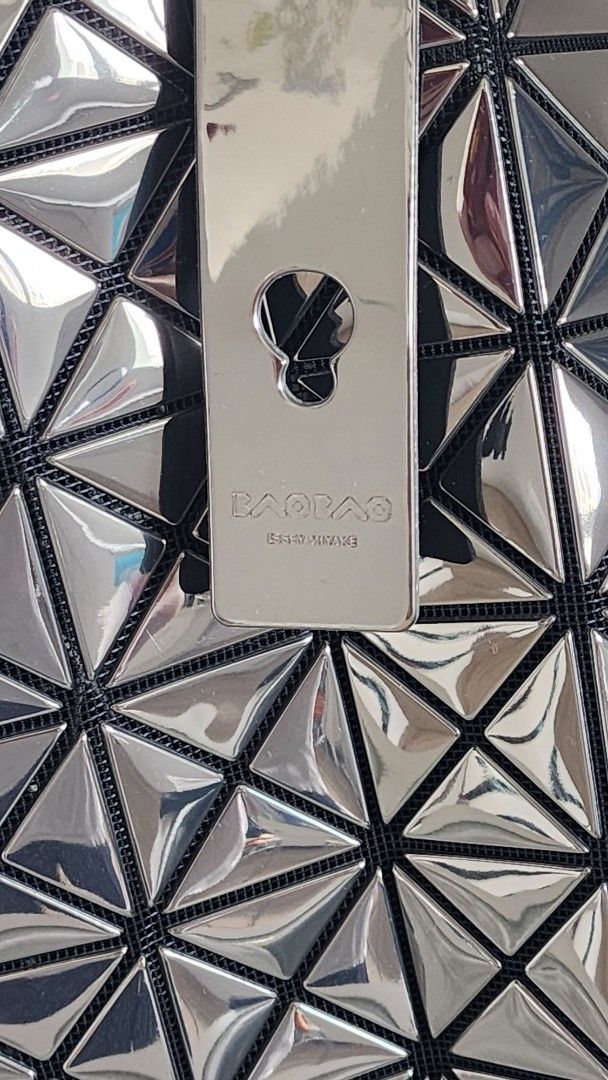 Bao Bao Issey Miyake (Category: Bags & Wallets) located in Singapore. Submitted by simple.lurve (Listing ID 1368485775, Image 2). Description: .