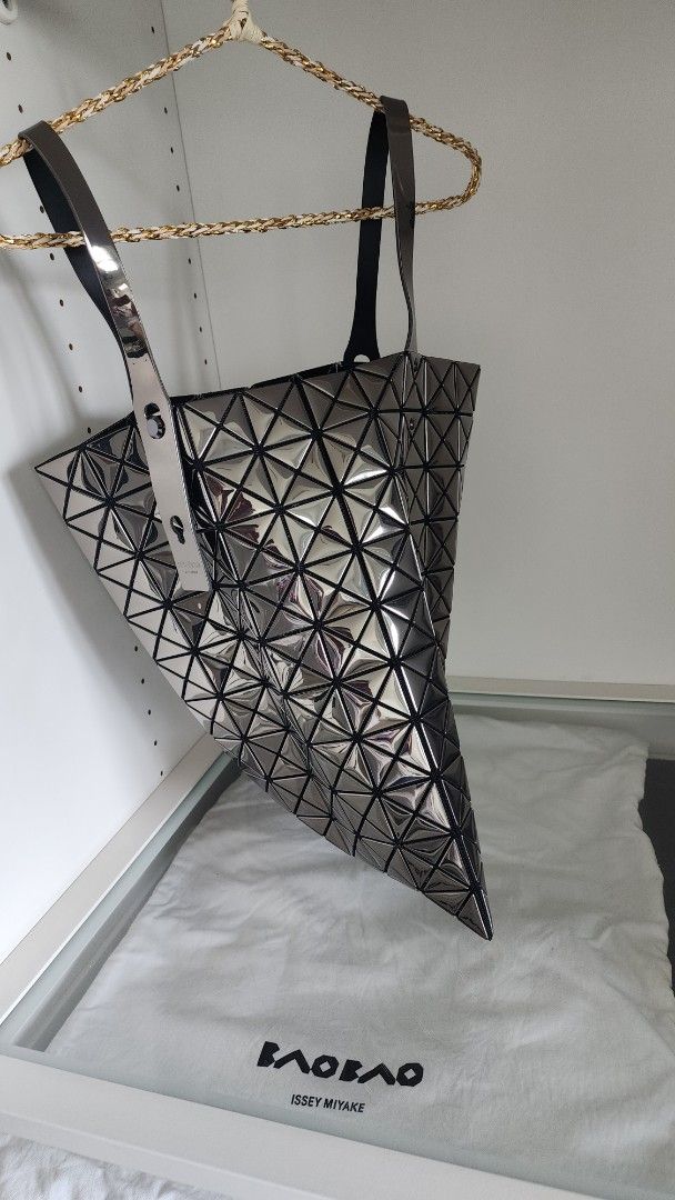 Bao Bao Issey Miyake (Category: Bags & Wallets) located in Singapore. Submitted by simple.lurve (Listing ID 1368485775, Image 3). Description: .