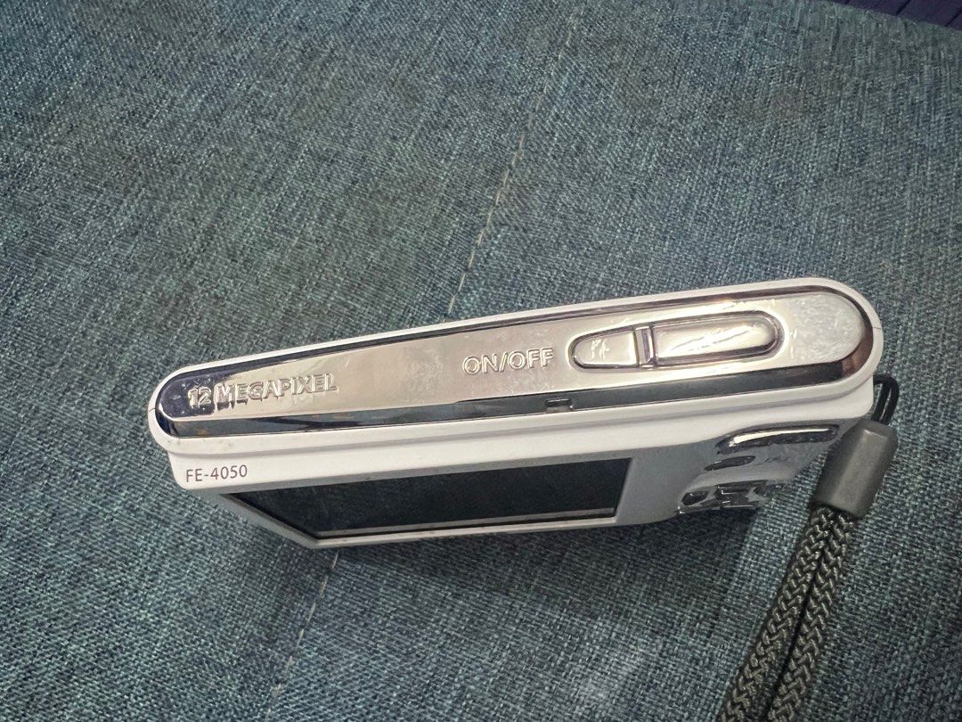 Camera (Category: Cameras) located in Kapar. Submitted by zarra_zack_ct (Listing ID 1368447078, Image 3). Description: Camera utk dijual..siap ada charger..lampu ada nyala cuma xtau kenapa die xboleh nak on..xsure sama ada masa cas tu masuk ke tak tp lampu ada nyala...