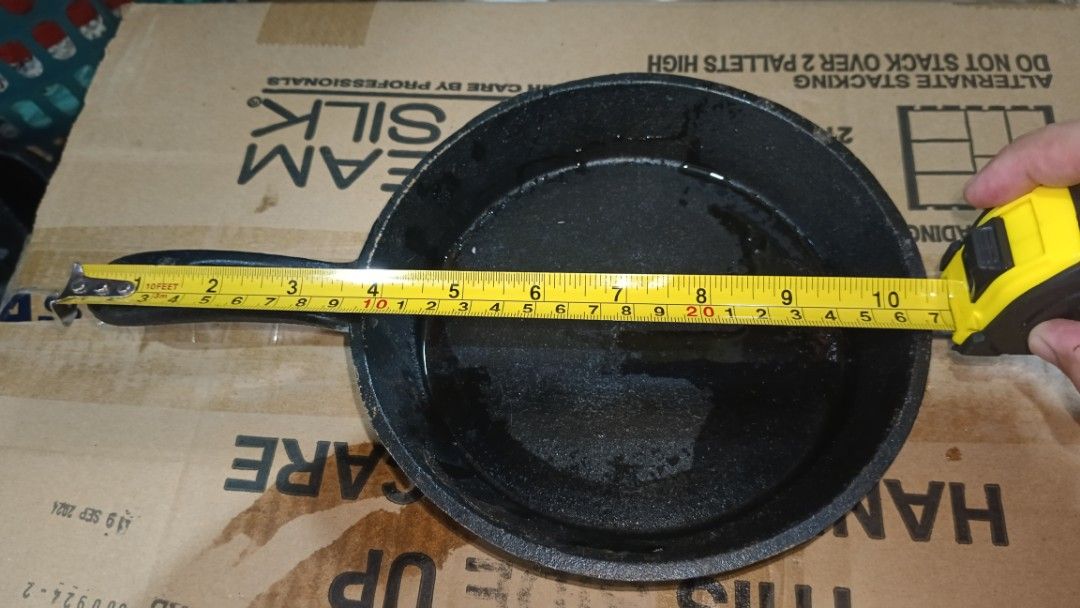 Cast iron mini skillet (Category: Cookware & Accessories) located in Batangas. Submitted by baning_finds (Listing ID 1368497385, Image 3). Description: cast iron mini skillet makapal at mabigat ship: lalamove, toktok, j&t, flash (cod), lbc (cod/cop) loc: sto tomas batangas.
