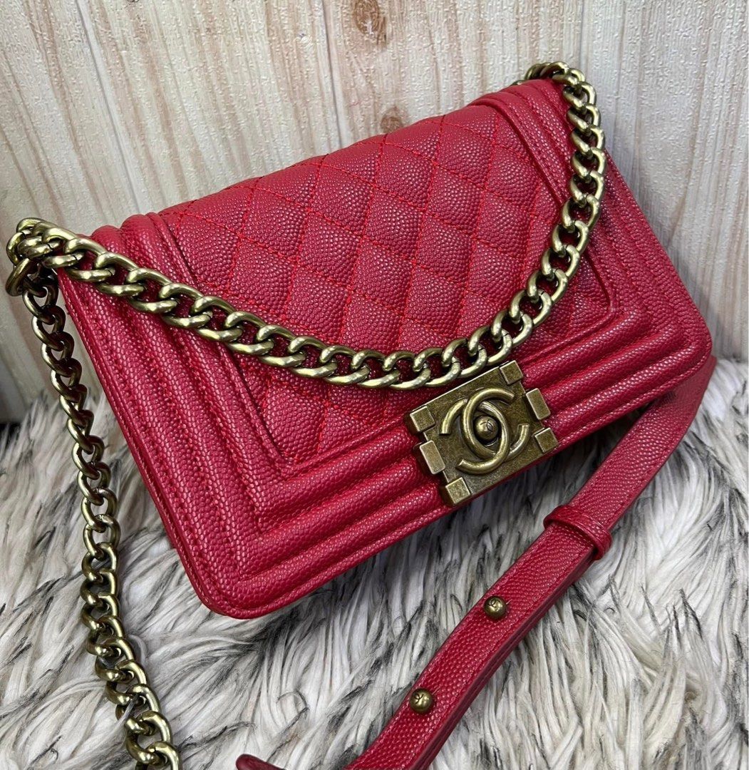 CHANEL SLING (Category: Luxury Bags & Wallets) located in Davao. Submitted by cleorodin68014 (Listing ID 1368411567, Image 2). Description: Chanel Sling Japan source good condition .