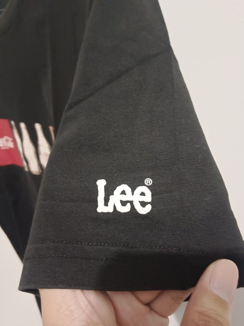 Coca-Cola x Lee T-Shirt (Category: Tshirts & Polo Shirts ) located in Cavite. Submitted by abe12345 (Listing ID 1368400468, Image 3). Description: Coca-Cola x Lee W-18 L-27 THRIFTED ITEM COLOR MAY VARY DUE TO LIGHTING OFF/LEGIT ISSUE: FADE NECKLINE Shipping thru J&T. Shipping fee will be shoulder by the buyer. Shipping Fee may vary on your location. Payment First thru Gcash or Meet up. Location:Cavite.