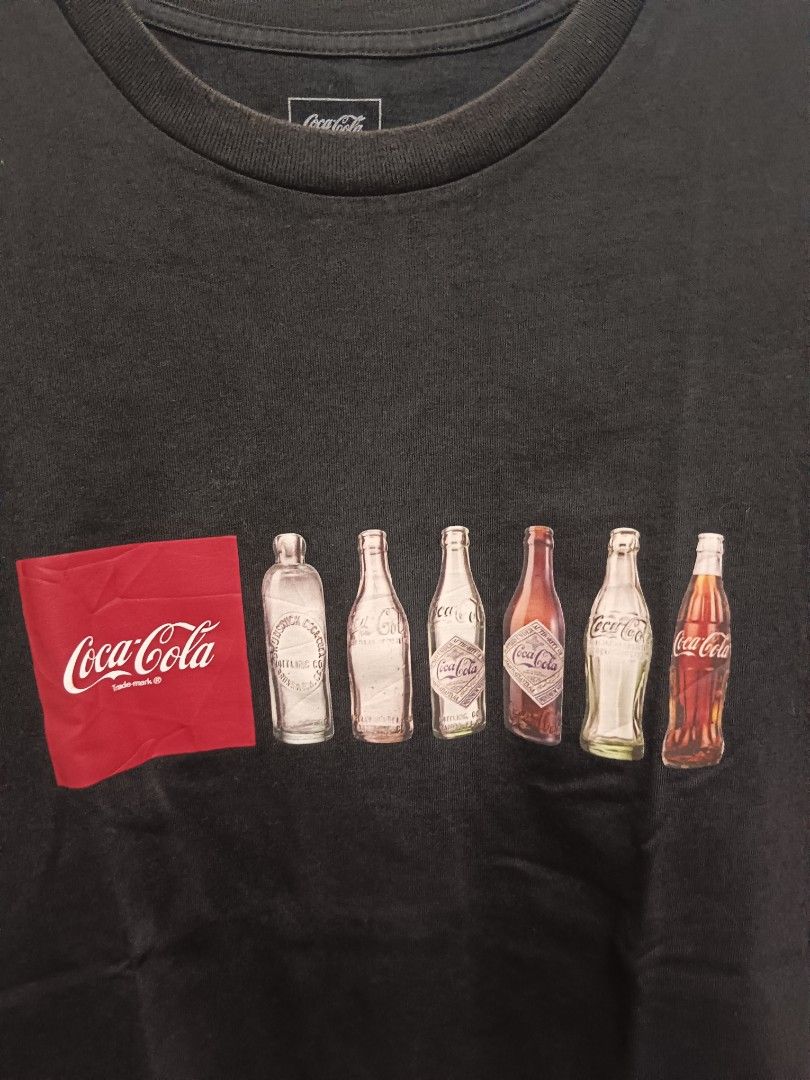 Coca-Cola x Lee T-Shirt (Category: Tshirts & Polo Shirts ) located in Cavite. Submitted by abe12345 (Listing ID 1368400468, Image 2). Description: Coca-Cola x Lee W-18 L-27 THRIFTED ITEM COLOR MAY VARY DUE TO LIGHTING OFF/LEGIT ISSUE: FADE NECKLINE Shipping thru J&T. Shipping fee will be shoulder by the buyer. Shipping Fee may vary on your location. Payment First thru Gcash or Meet up. Location:Cavite.