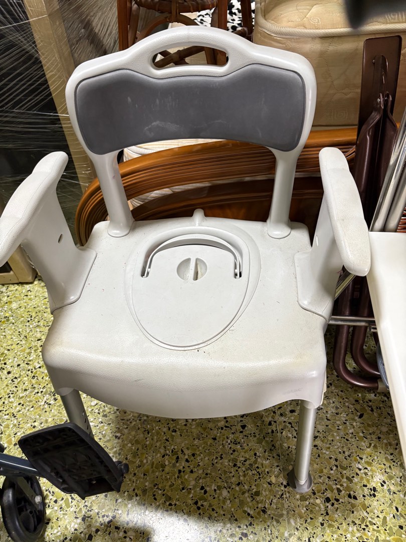 Commode chair, Health & Nutrition, Assistive & Rehabilatory Aids, Adult ...