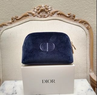 (Category: ) located in . Submitted by buysellcloset (Listing ID 1368547354, Image 1). Description: .