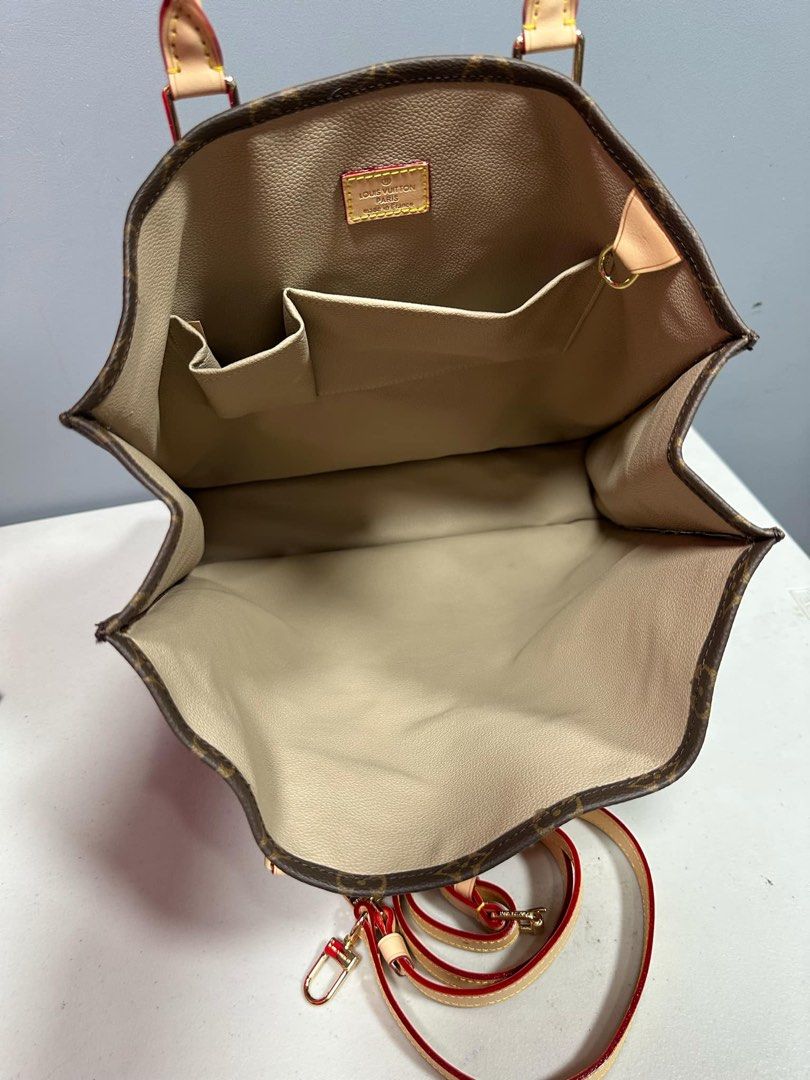 Document bag (Category: Luxury Bags & Wallets) located in Los Banos. Submitted by ditasbautista2329 (Listing ID 1368455129, Image 2). Description: 💛 sacflat large 💛Small 💛Bulky loob Super Ganda 💛Good as new .