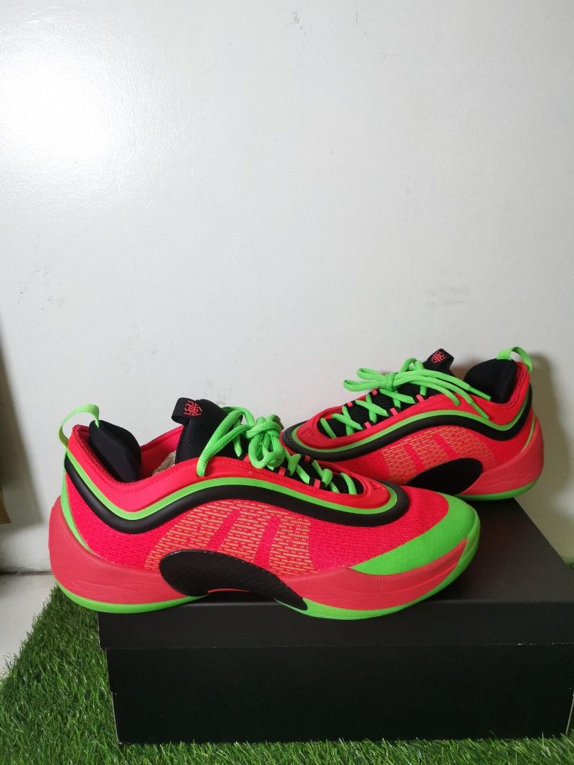 Don issue 6 (Category: Sneakers) located in Paranaque City. Submitted by melodybala13770 (Listing ID 1368554914, Image 1). Description: Original Used one No issue Complete with original box Location moonwalk paranaque.