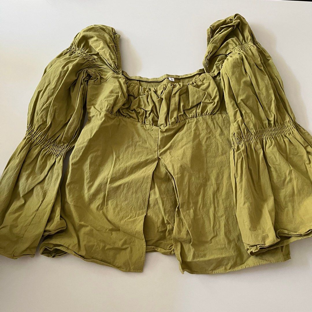 Dressy/Flowy Longsleeves Top (Category: Blouses) located in Pasig City. Submitted by tiffanieann (Listing ID 1368423912, Image 1). Description: Can fit L-XL.