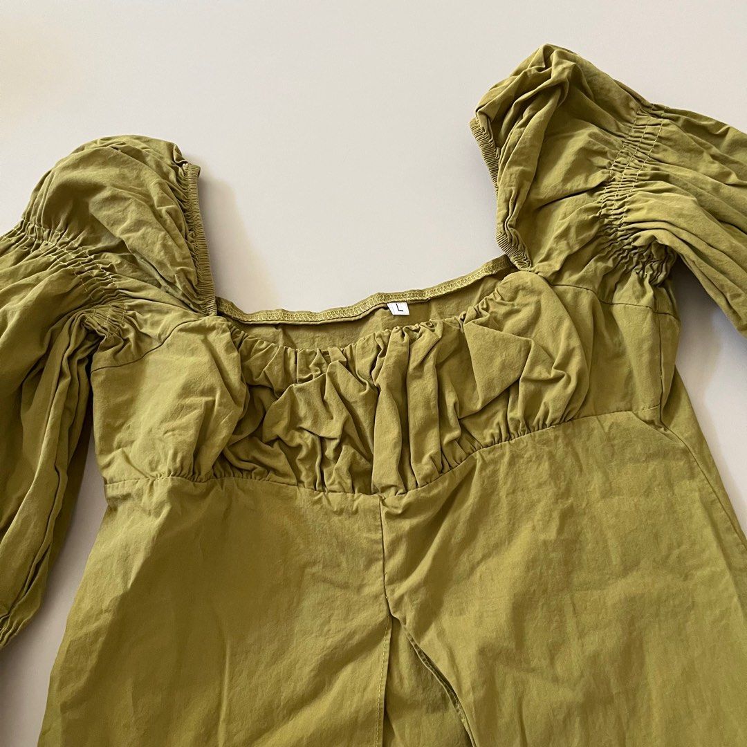 Dressy/Flowy Longsleeves Top (Category: Blouses) located in Pasig City. Submitted by tiffanieann (Listing ID 1368423912, Image 3). Description: Can fit L-XL.