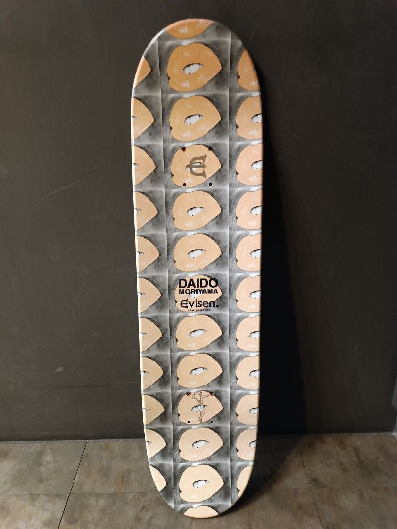 由 mindyyang306 (刊登 ID 1368456528，圖片 1) 提交，位於 桃園市 (Taoyuan) 的 Evisen Skateboards x Daido Moriyama (類別：其他運動配件)，說明：80x 20.3 x4.5cm。