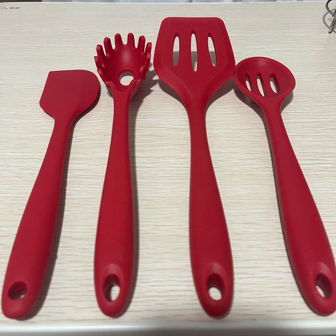 Red silicone cooking utensils with FREE metal tong! (Category: Bathroom & Kitchen Fixtures) located in Singapore. Submitted by modernworld (Listing ID 1368436924, Image 1). Description: High quality items I don’t need and were never used. Condition is perfectly brand new. Very nice to the touch. Can withstand very high temperatures (refer to last pic for more details). 4 items: Large spatula, slotted turner, slotted spoon, and pasta fork. If you 
