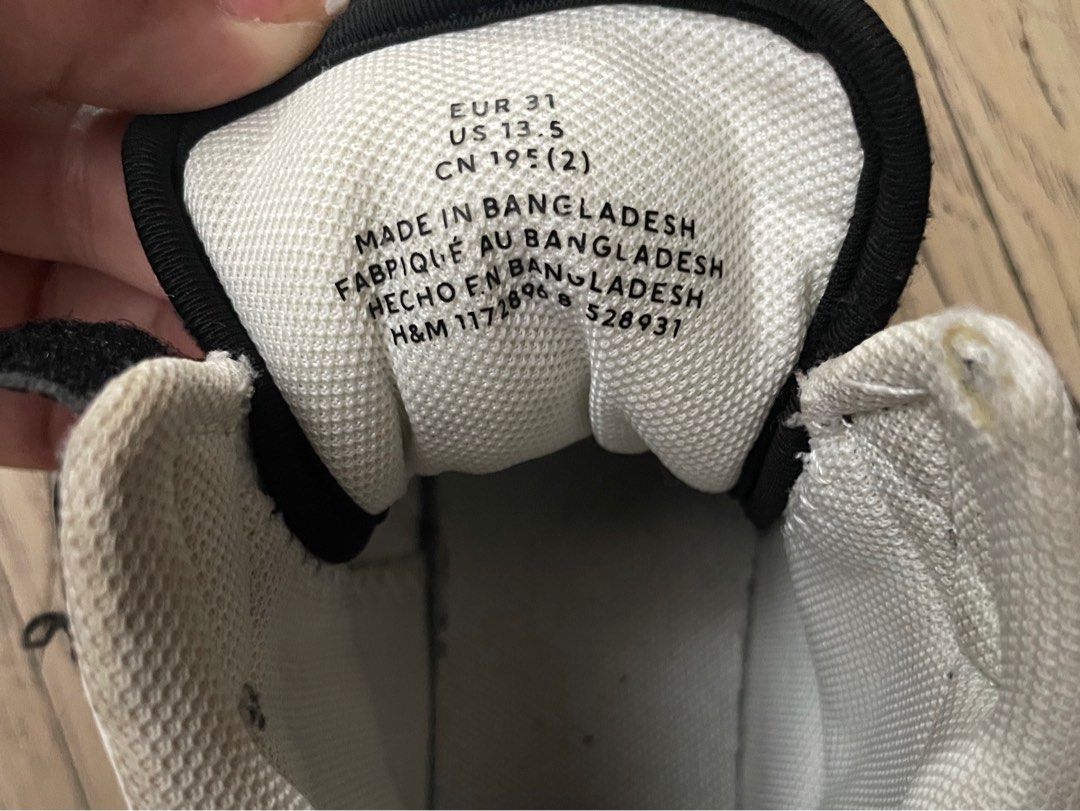 H&M KIDS SHOES (Category: Babies & Kids Fashion) located in Las Pinas. Submitted by jynnette (Listing ID 1368427335, Image 3). Description: Eur Size 31 / US 13.5 MOP: BPI/Gcash Location: Las Piñas City Shipping shouldered by buyer via J&T/Lalamove 🛍️ RFS: Decluttering .