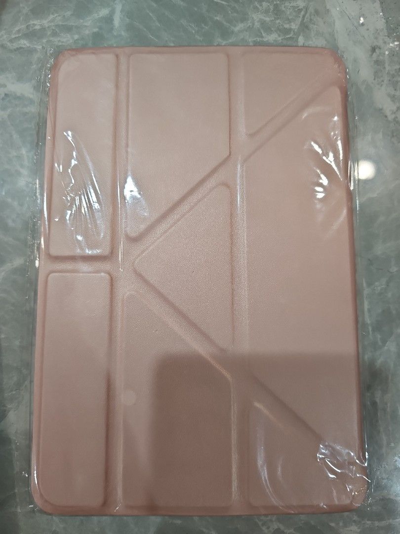 Ipad mini casing (Category: Cases & Sleeves) located in Singapore. Submitted by teejc94 (Listing ID 1368541592, Image 1). Description: Bought the wrong casing. Never see the word mini when I purchase it..