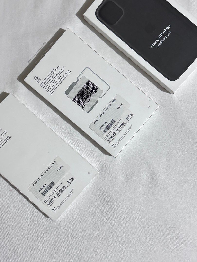 Original iPhone 11 Pro Max Leather Case (Category: Cases & Sleeves) located in Makati City. Submitted by msn_gdgt (Listing ID 1368572274, Image 2). Description: Black Leather Bago pa, tambak lang..