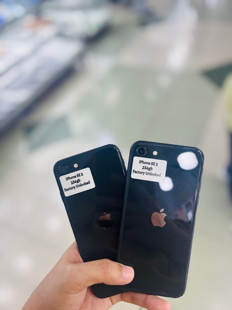 IPhone SE 2020 256GB 80bh Openline no issues (Category: iPhone SE Series) located in San Juan City. Submitted by najihahtelecomshop2018 (Listing ID 1368561459, Image 3). Description: Legit Store | Original unit FOR SALE | TRADE / SWAP ▫️INSTALLMENT thru: 🔸Credit Card (straight / installment) 🔸Ggives / Gcredit + 6% interest 🔸Spay Later + 6% interest (RFS: Buy and Sell any kinds of Gadgets) Description: iPhone SE 2020 256GB ( other GB are also a