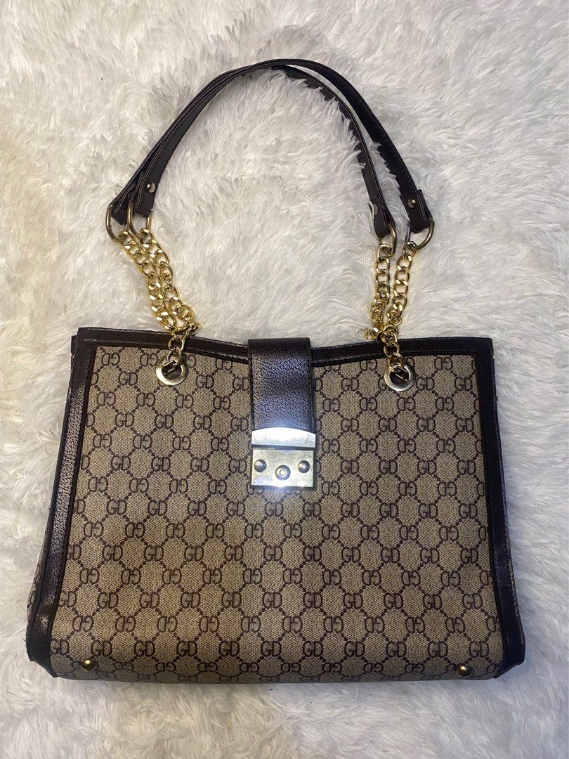 Japan Bag leather lining/strap (Category: Shoulder Bags) located in Baguio. Submitted by dreshop (Listing ID 1368530034, Image 1). Description: Padlock shoulder bag Designer inspired Quality material✋🏻 🛒₱380 📍Baguio Ship JNT.