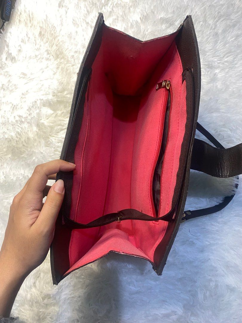 Japan Bag leather lining/strap (Category: Shoulder Bags) located in Baguio. Submitted by dreshop (Listing ID 1368530034, Image 3). Description: Padlock shoulder bag Designer inspired Quality material✋🏻 🛒₱380 📍Baguio Ship JNT.