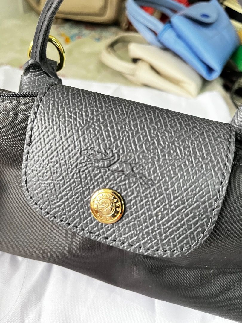 Longchamp Mini 2way sling bag (Category: Luxury Bags & Wallets) located in Paranaque City. Submitted by chayfigz (Listing ID 1368568197, Image 2). Description: Super cute nito. Mini size but can fit 2 iphones. No issues at all. Leather is in tact. No scratches. Di halos nagamit..