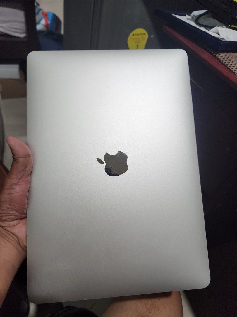 M1 Macbook Air 256gb (Category: Laptops & Notebooks) located in Santa Rosa. Submitted by tonbonda (Listing ID 1368528983, Image 3). Description: M1 Macbook Air 256gb Memory With Slight Screen Issue and doesn’t affect performance Unit and Original Power Adapter and Cable Only.