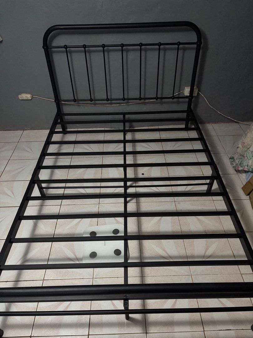 Mandaue Bed Frame Double Size (Category: Bed Frames & Mattresses) located in Manila. Submitted by nicolesal (Listing ID 1368407050, Image 2). Description: For sale Like New Bed Frame Double Size malaki sya pag semi double lang yung foam mo medyo d sya sakto dapat full double po. Color Black No Issue Bought it at Mandaue Shaw Blvd. Wala pang 1 Month sakin yan. Rfs: Lilipat new house bili ulit ako ng ibang design Shipping shoulder by buyer i can pr