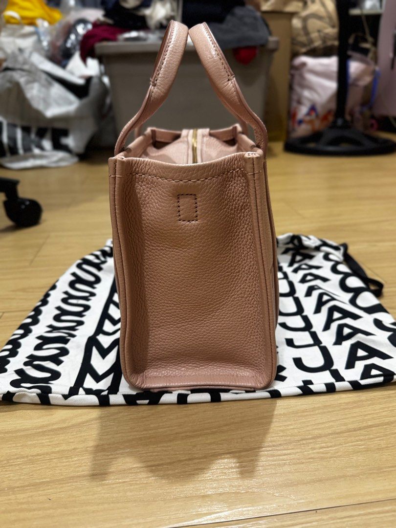 Marc Jacobs THE TOTE BAG MINI (Rose Color) (Category: Luxury Bags & Wallets) located in Manila. Submitted by aikascollectionph (Listing ID 1368457677, Image 3). Description: Used once sa wedding. RFS: Decluttering ₱13,800 ko nabili .