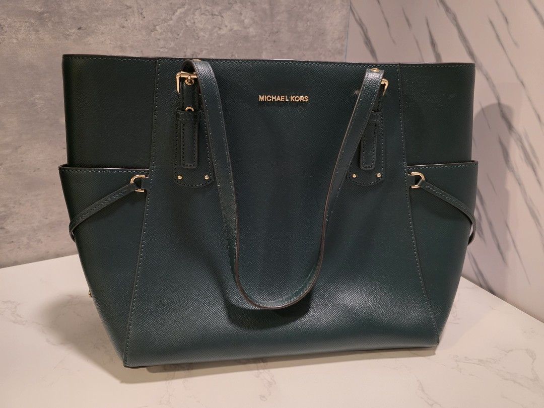 Michael Kors Voyager Tote Bag (Racing Green) (Category: Bags & Wallets) located in Singapore. Submitted by the.heart.tots (Listing ID 1368554616, Image 1). Description: Out of stock from Singapore and Amazon. Original price is $212. It was a gift. Not suitable for my work. Very good condition..
