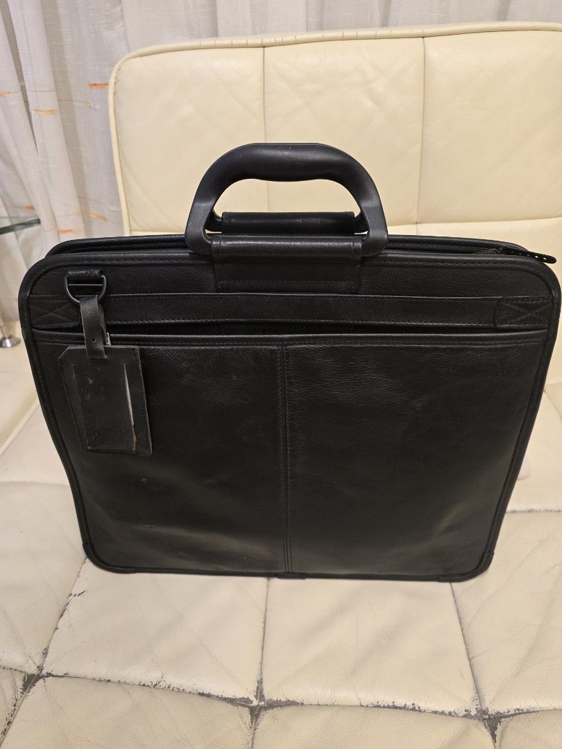 Original IBM Thinkpad Leather Briefcase (Category: Laptop Bags & Sleeves) located in Makati City. Submitted by nelsonl4 (Listing ID 1368422497, Image 2). Description: Original IBM Thinkpad briefcase leather. black with original IBM Thinkpad logo bought in US.