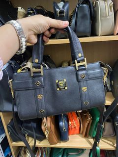 (Category: ) located in . Submitted by luxuries21 (Listing ID 1368474784, Image 1). Description: .