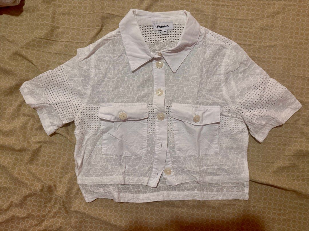 Pomelo White Cropped Top (XS) (Category: Blouses) located in San Juan City. Submitted by declutterbymicah (Listing ID 1368456314, Image 1). Description: 💌 INFO: - Pomelo White Cropped Top - Size Extra Small (XS) - SF/Grab/Lalamove to be shouldered by buyer.