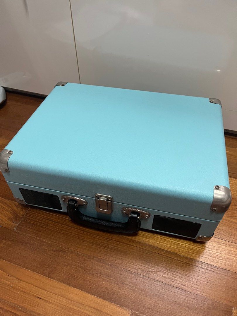 record player LP (Category: Portable Music Players) located in Singapore. Submitted by yqerjl (Listing ID 1368440521, Image 3). Description: BAUHN record player -audio is good -very easy to use and good for beginners -portable -has a vintage feel -ctb for more info meet ups at kovan mrt .